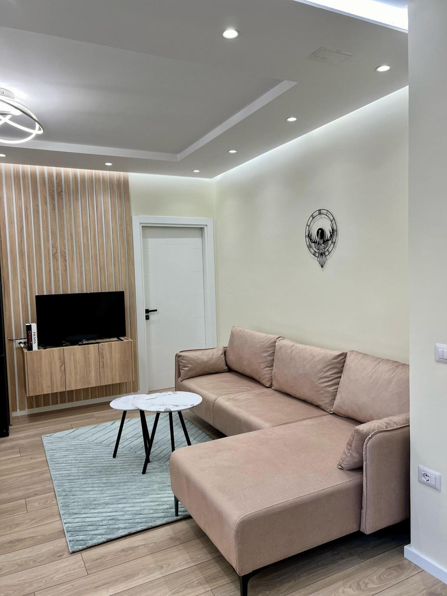 Spacious - 1 Minute Walking From Center * Тирана