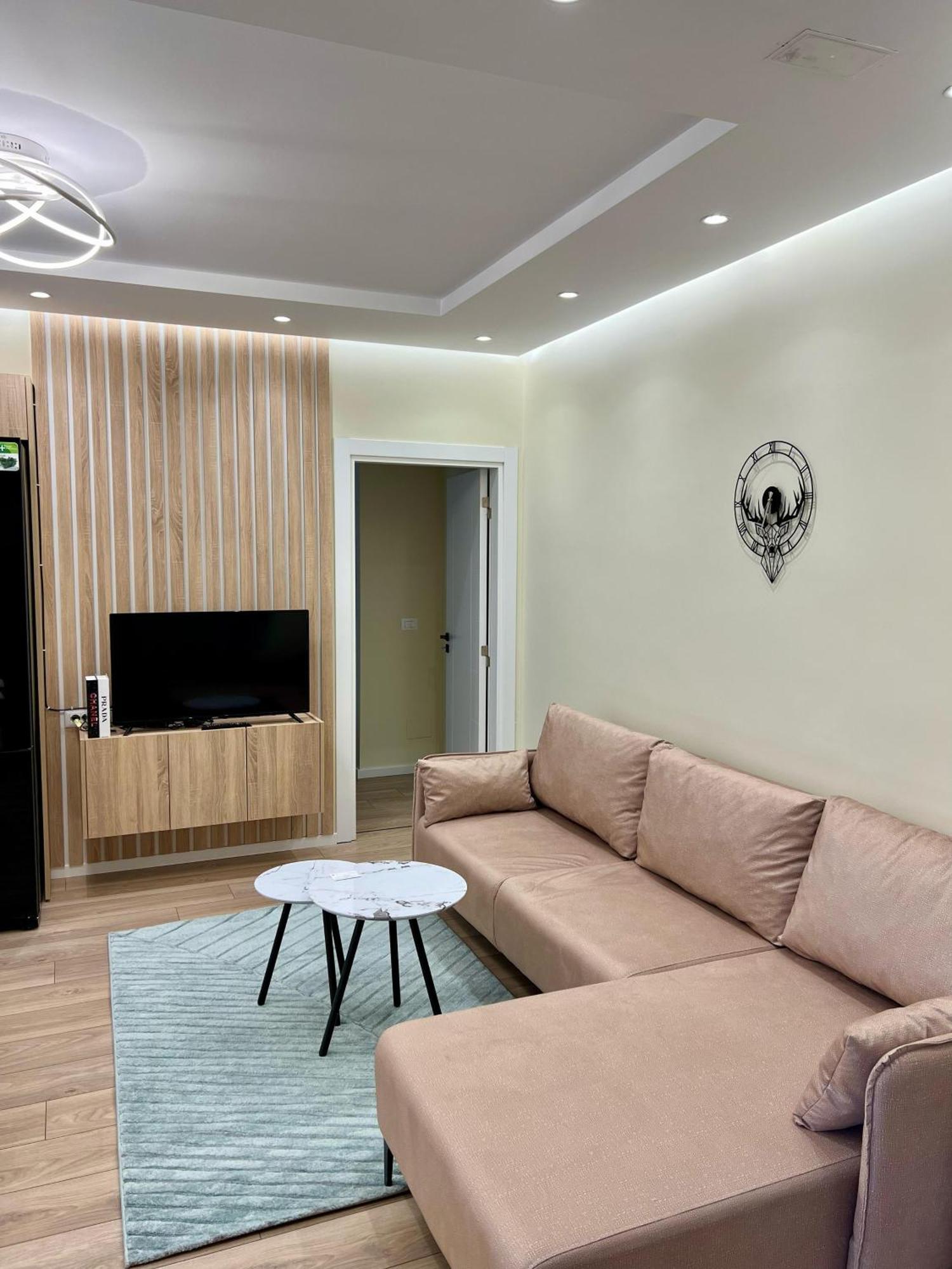 Appartamento Spacious - 1 Minute Walking From Center *