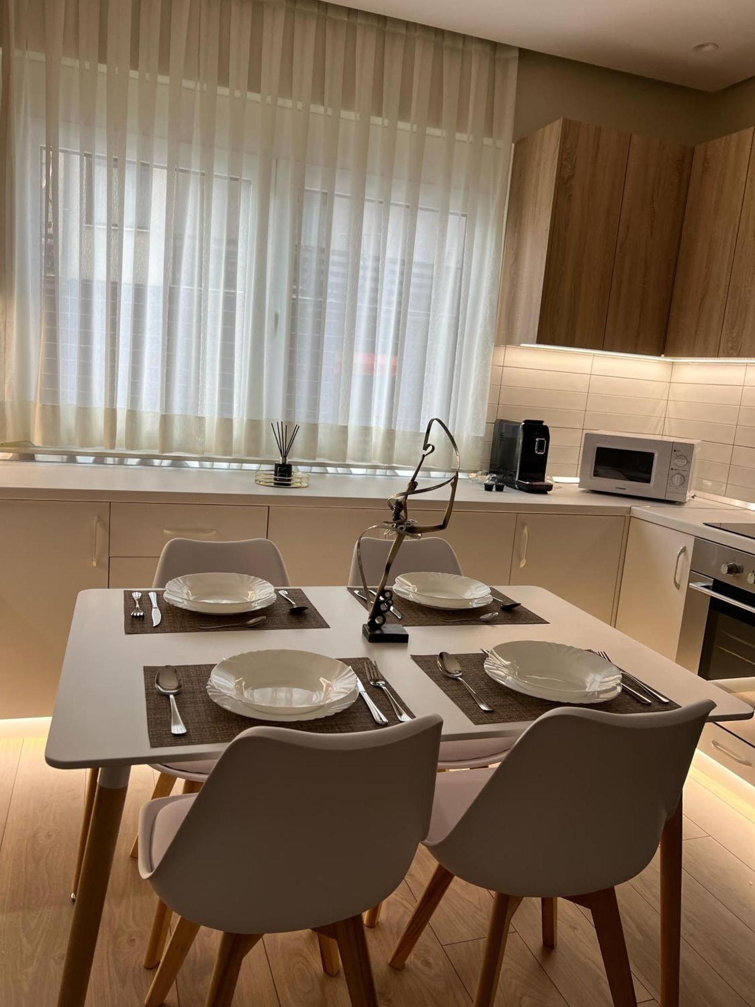 Appartamento Spacious - 1 Minute Walking From Center Tirana
